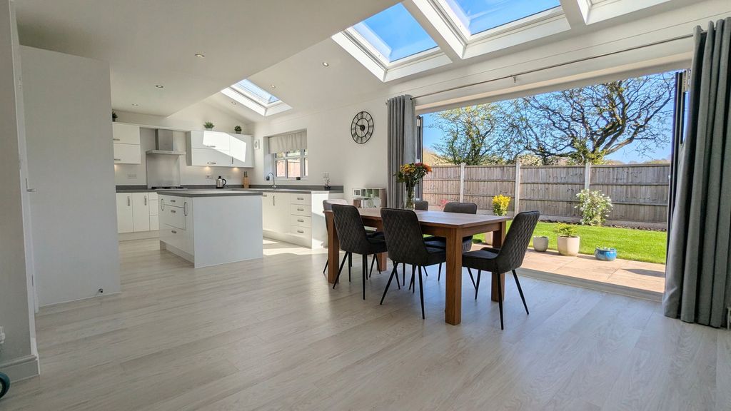 Property photo 2 of 28