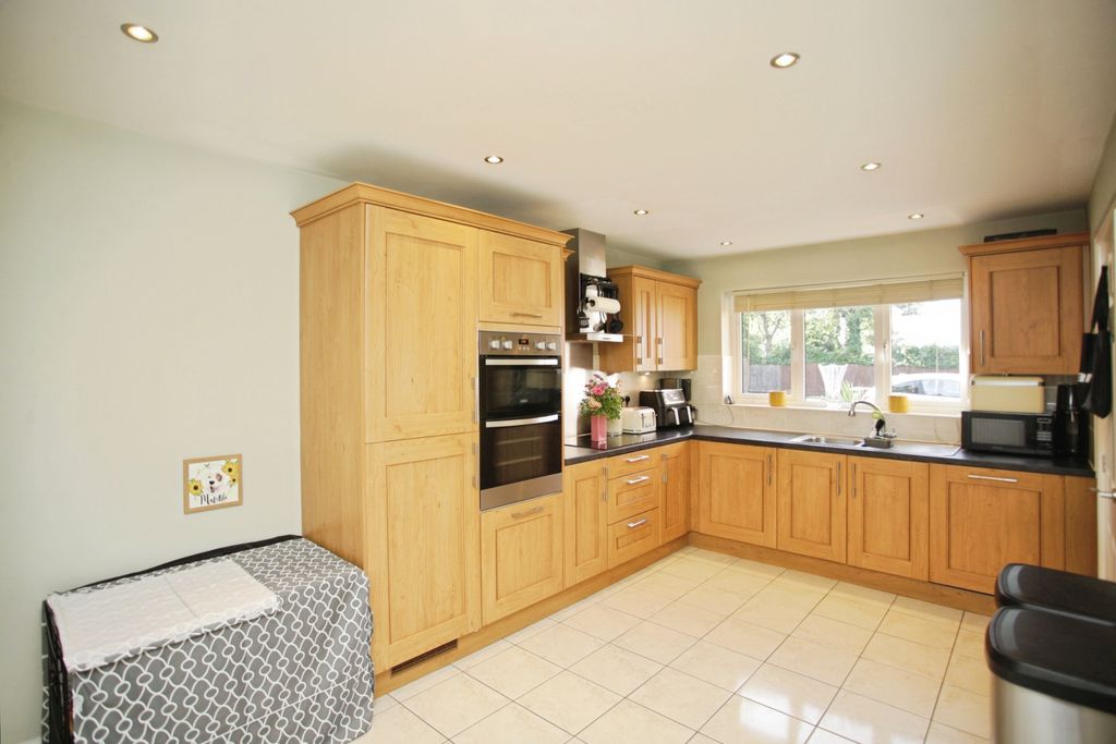 Additional image 8 of 4 bed detached house for saleLionel Close, Nuneaton CV10