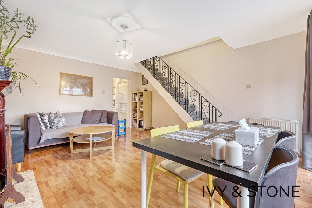 Property photo 3 of 16 3402672