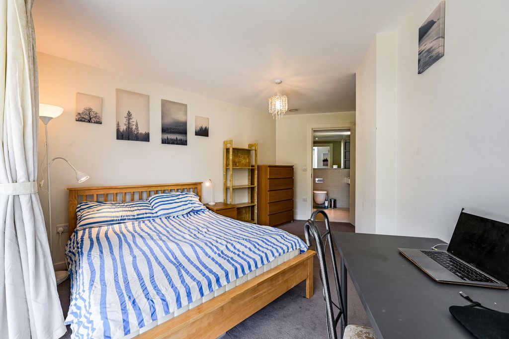 Property photo 2 of 31