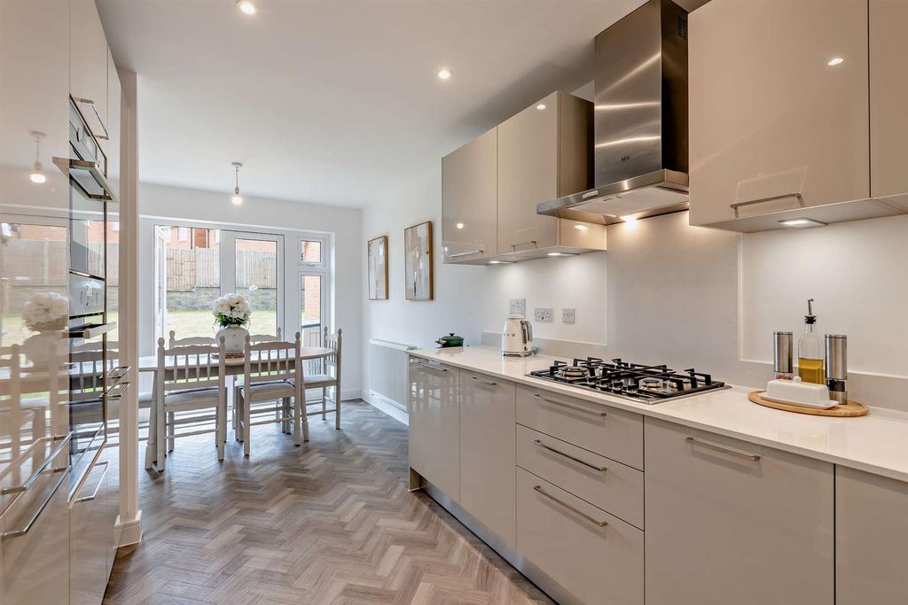 Property photo 2 of 18 8661858-Interior13-800.Jpg