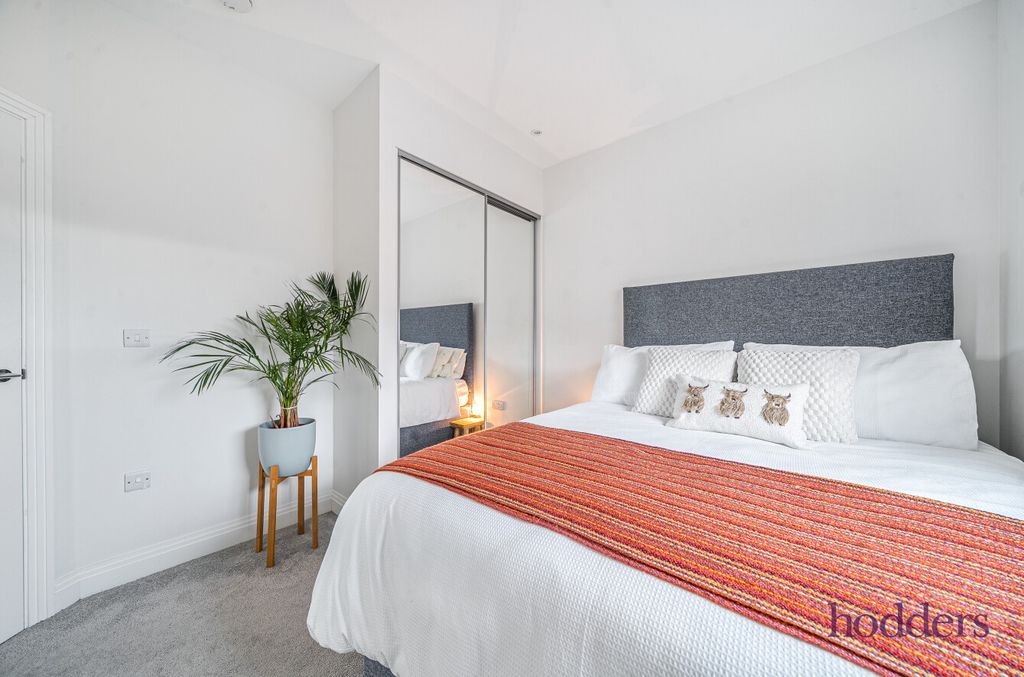 Property photo 3 of 21 8Bfeafbf-70E1-418...