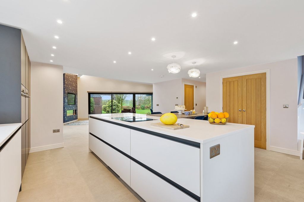 Property photo 2 of 66