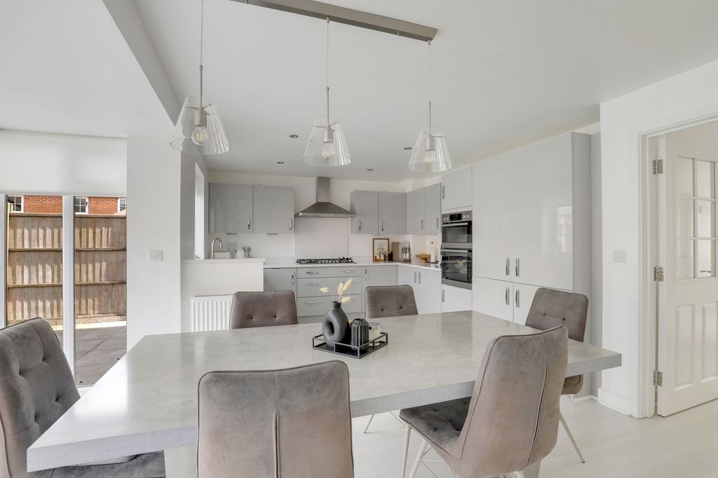 Property photo 3 of 26