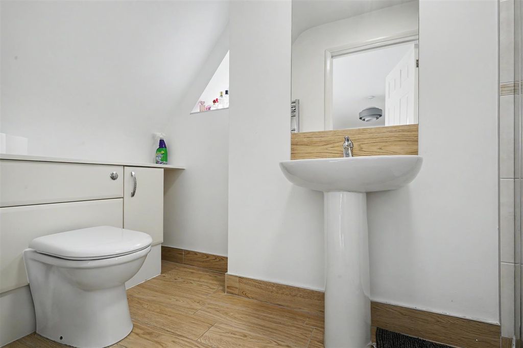 Property photo 1 of 37 En-Suite Bed 2
