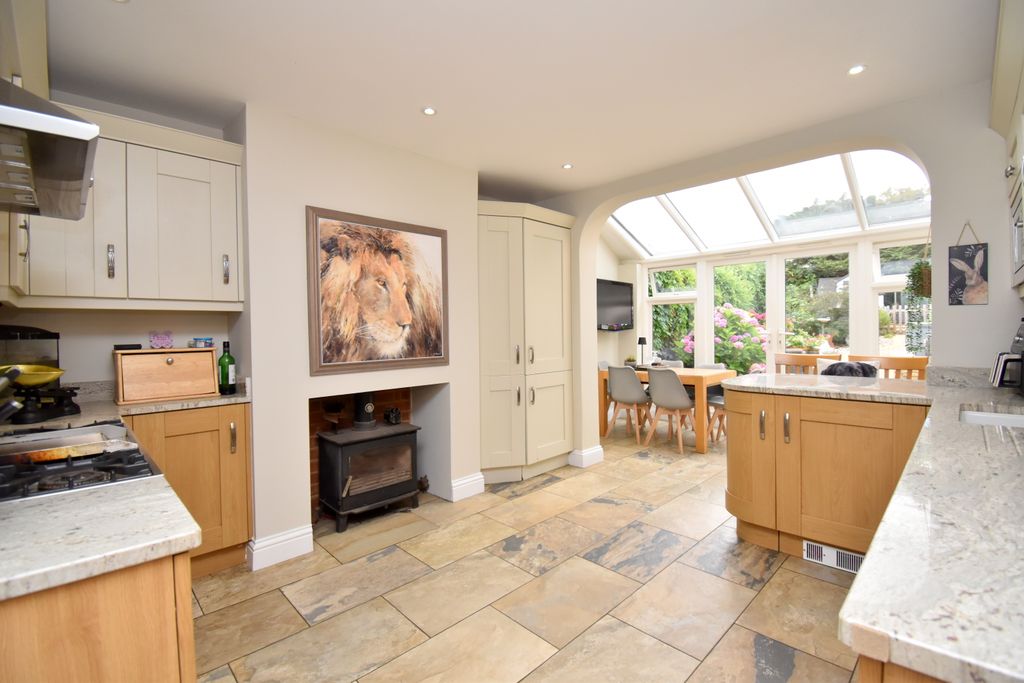 Property photo 2 of 32
