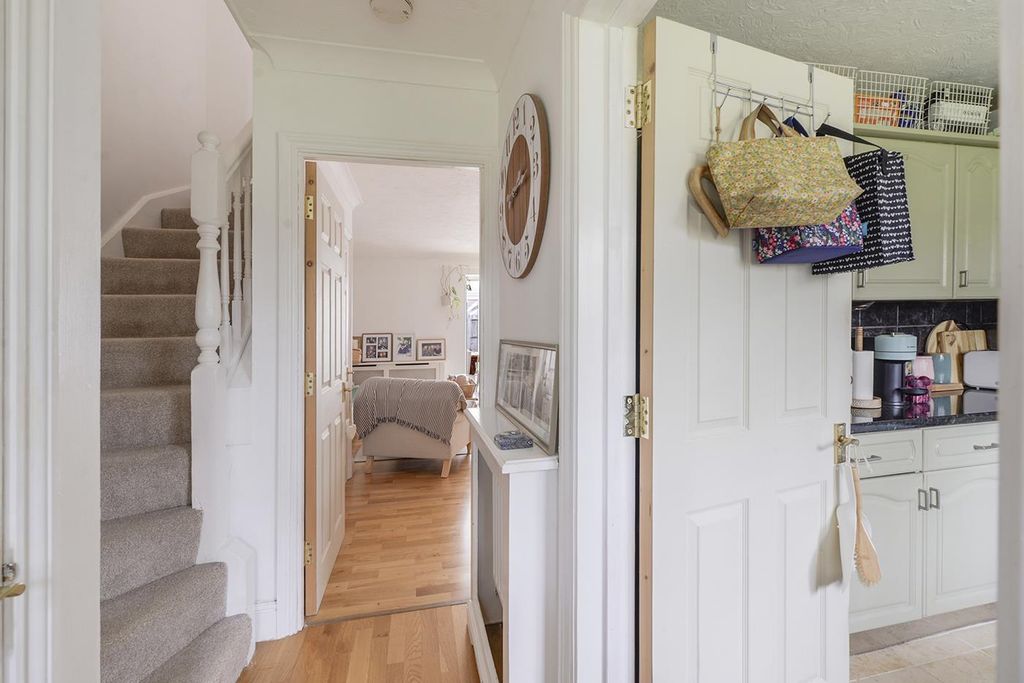 Property photo 2 of 14 3Bramley02.Jpg