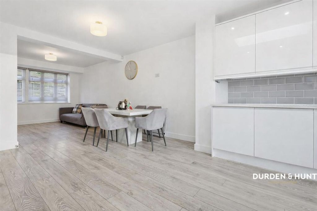 Property photo 3 of 19 Craven Gardens 3.Png