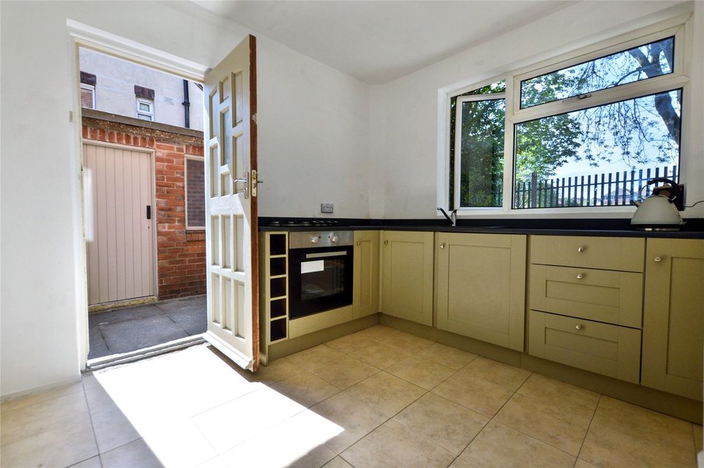 Property photo 2 of 12 Picture No. 18