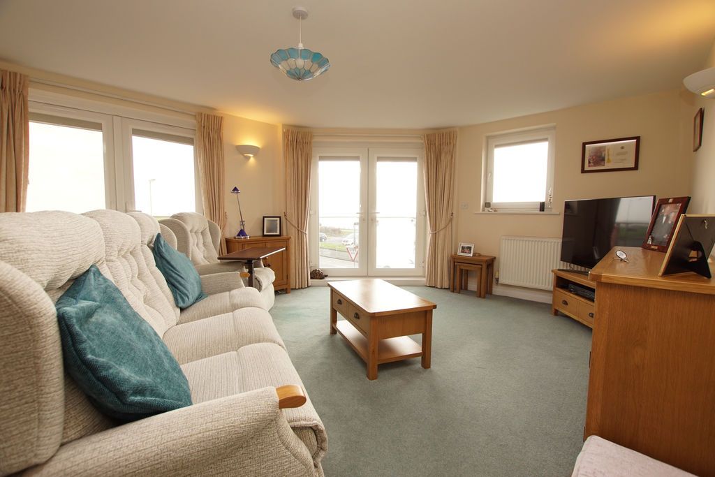 Property photo 3 of 12 Lounge