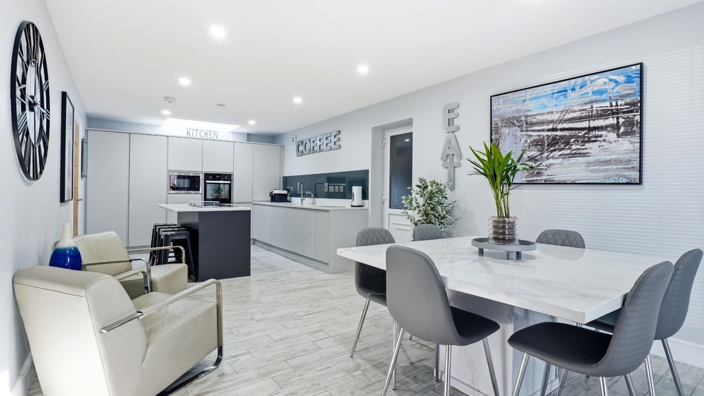 Property photo 2 of 28 4645884