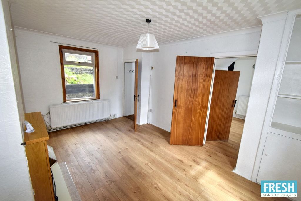 Property photo 3 of 28