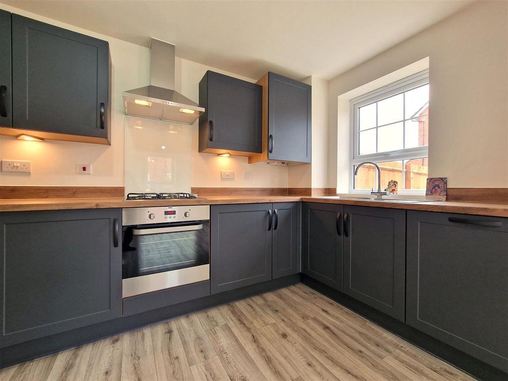 Property photo 2 of 15 Kitchen