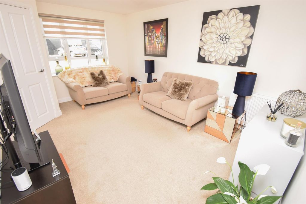 Property photo 3 of 23 Lounge-2.Jpg