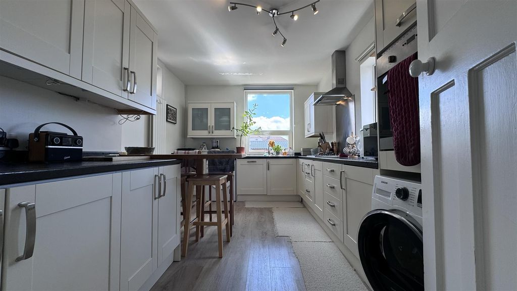 Property photo 2 of 30 Kitchen