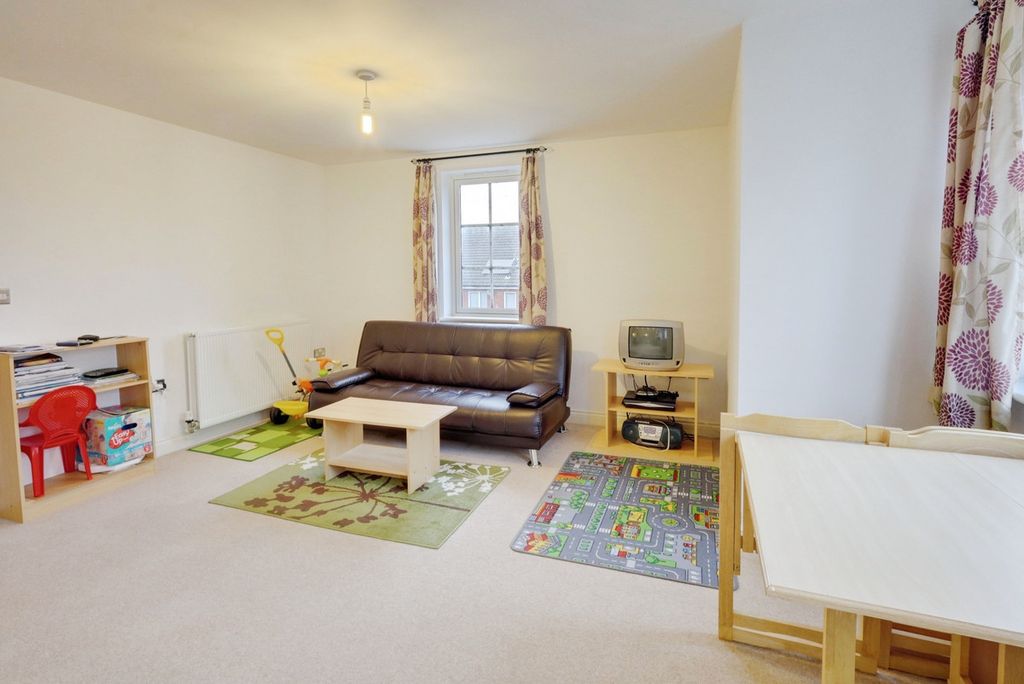 Property photo 3 of 12