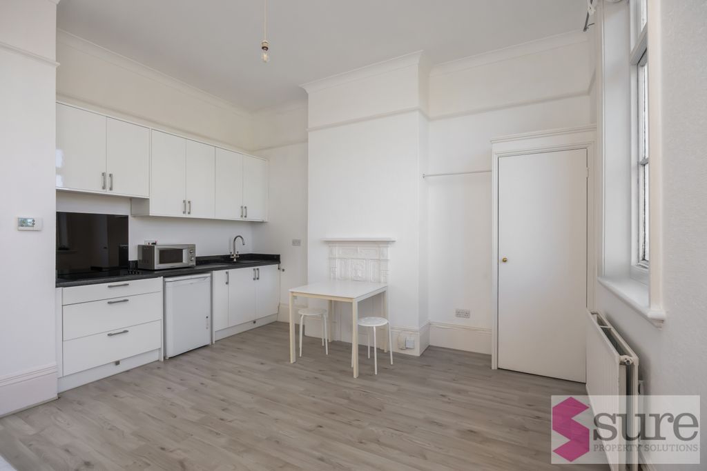 Property photo 2 of 14 Walpole Terrace-009