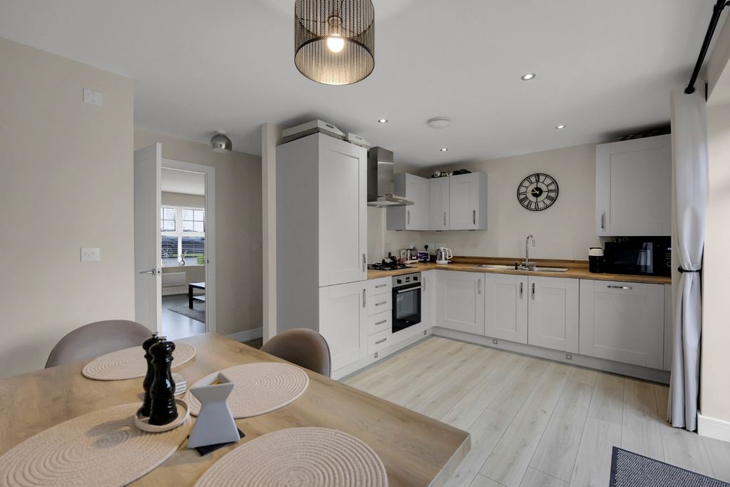 Property photo 2 of 18 5055952