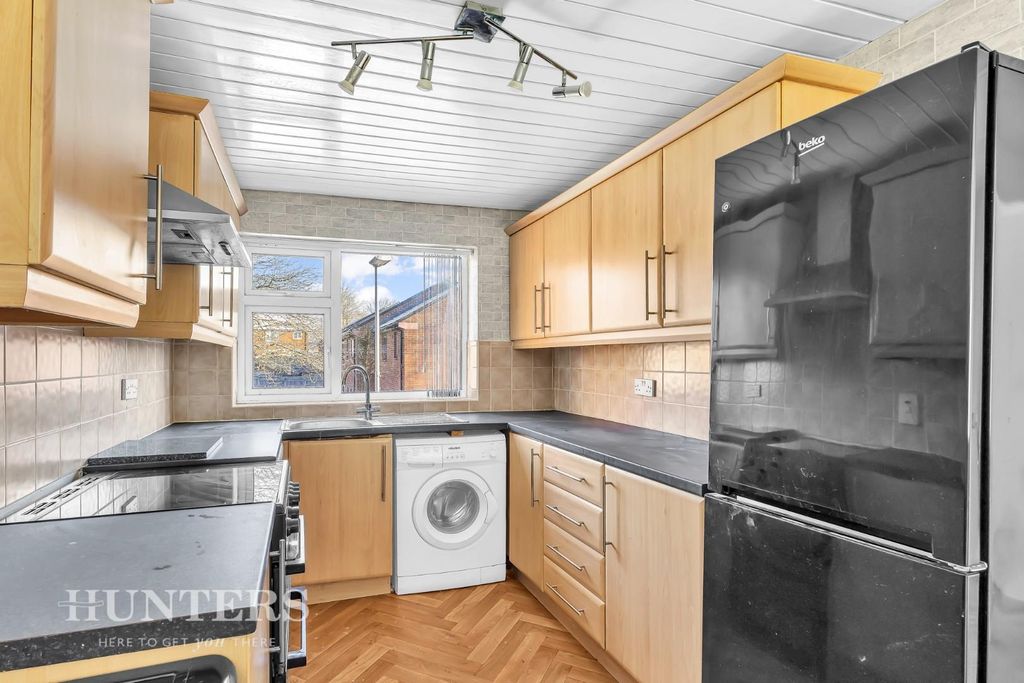 Property photo 3 of 14 Kitchen