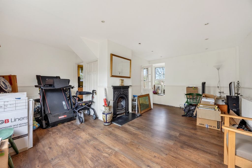 Property photo 3 of 18