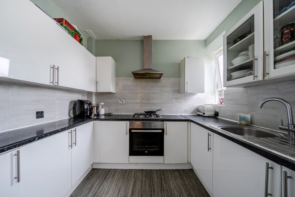 Property photo 2 of 8 1455235-6-69Fb504...