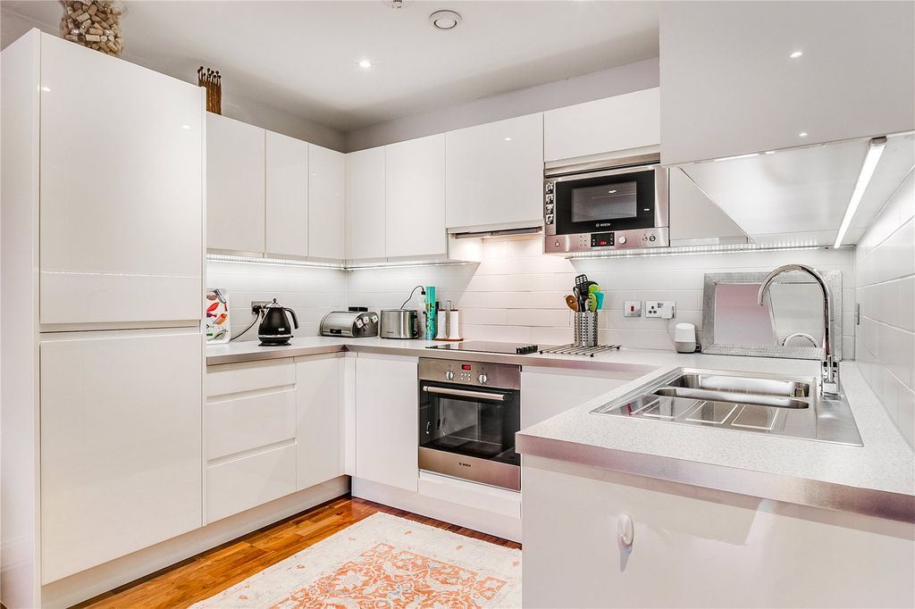 Property photo 3 of 8 Kitchen