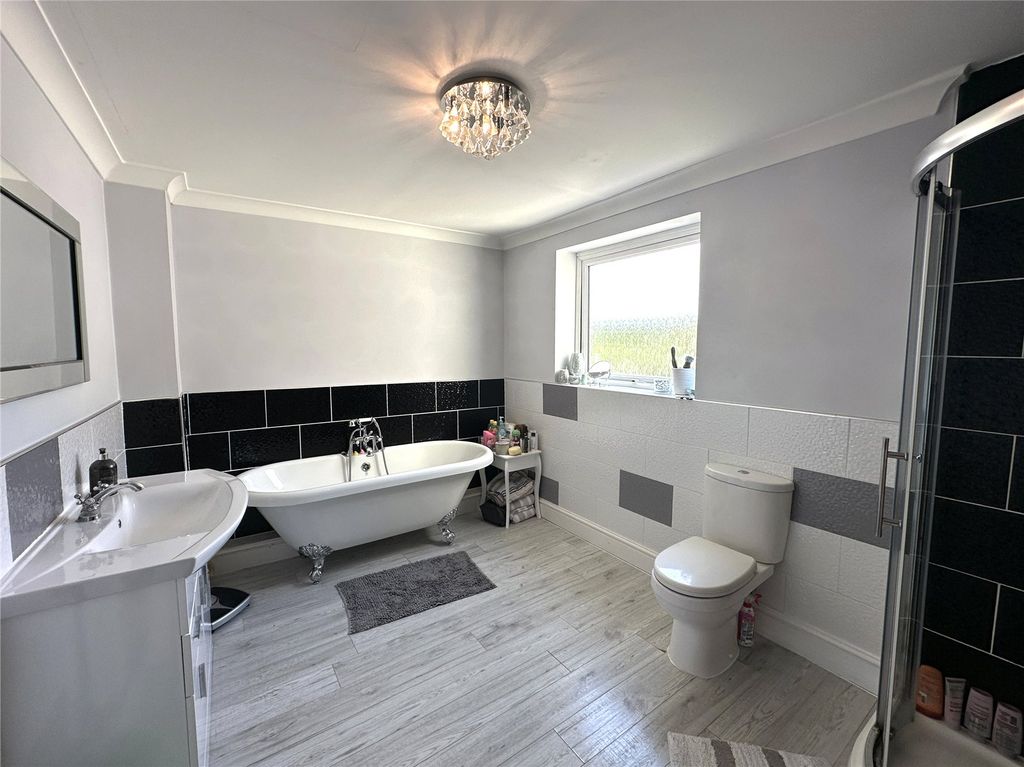 Property photo 2 of 23 Picture No. 46