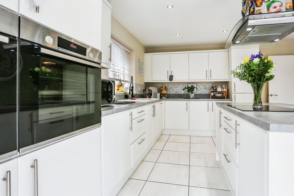 Property photo 2 of 22