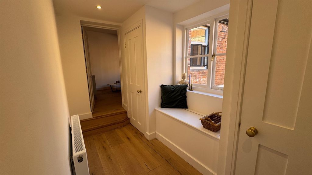 Property photo 2 of 18 Image 01 - 2 Tudor Yard.Jpg