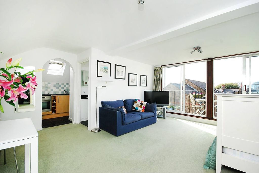 Property photo 2 of 9