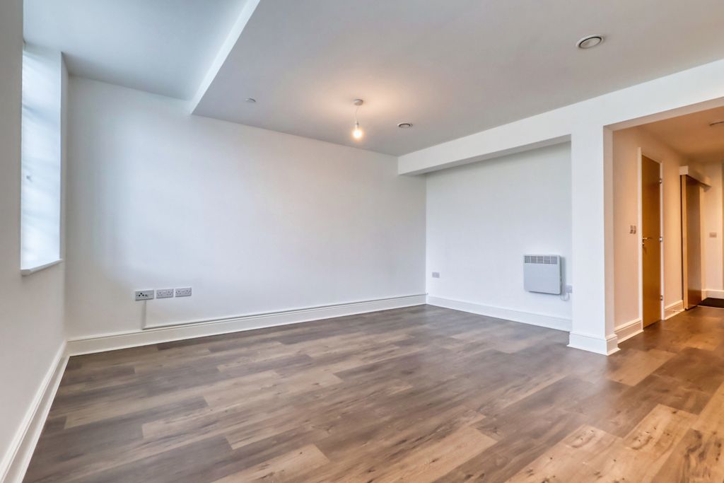 Property photo 2 of 8 Picture No. 15