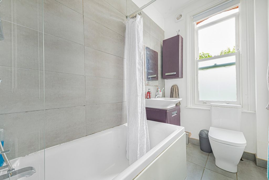 Property photo 2 of 27 Picture No. 24