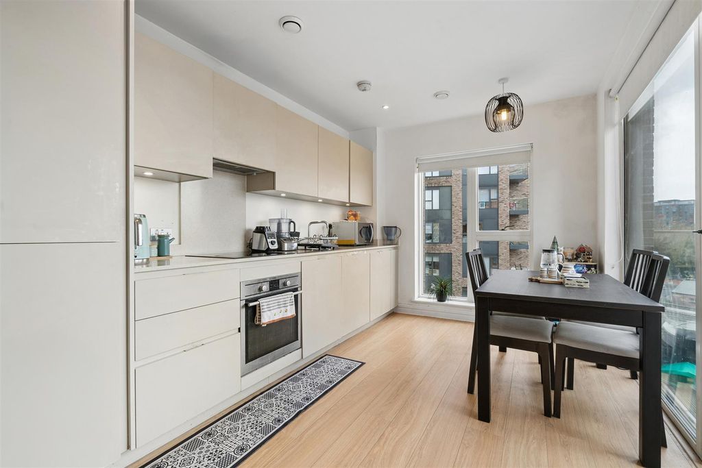 Property photo 2 of 9 Maraschino Apartments Kitchen 1