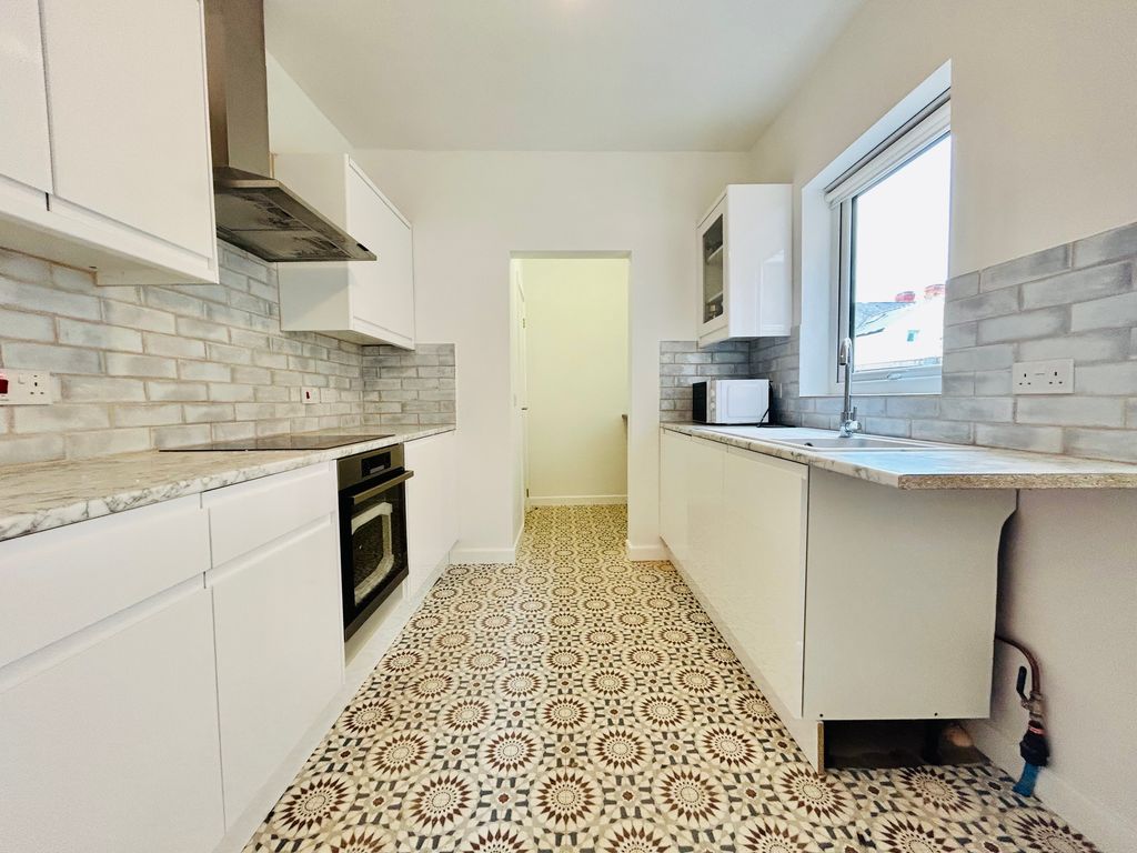 Property photo 1 of 9 Kitchen