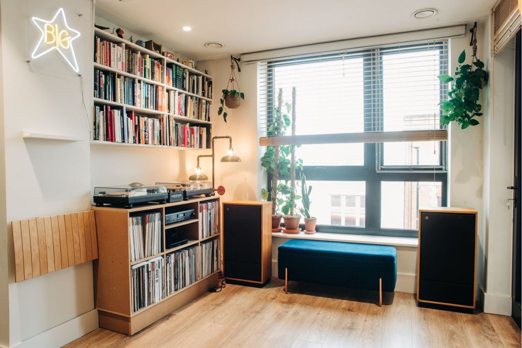 Property photo 2 of 21 Living Room