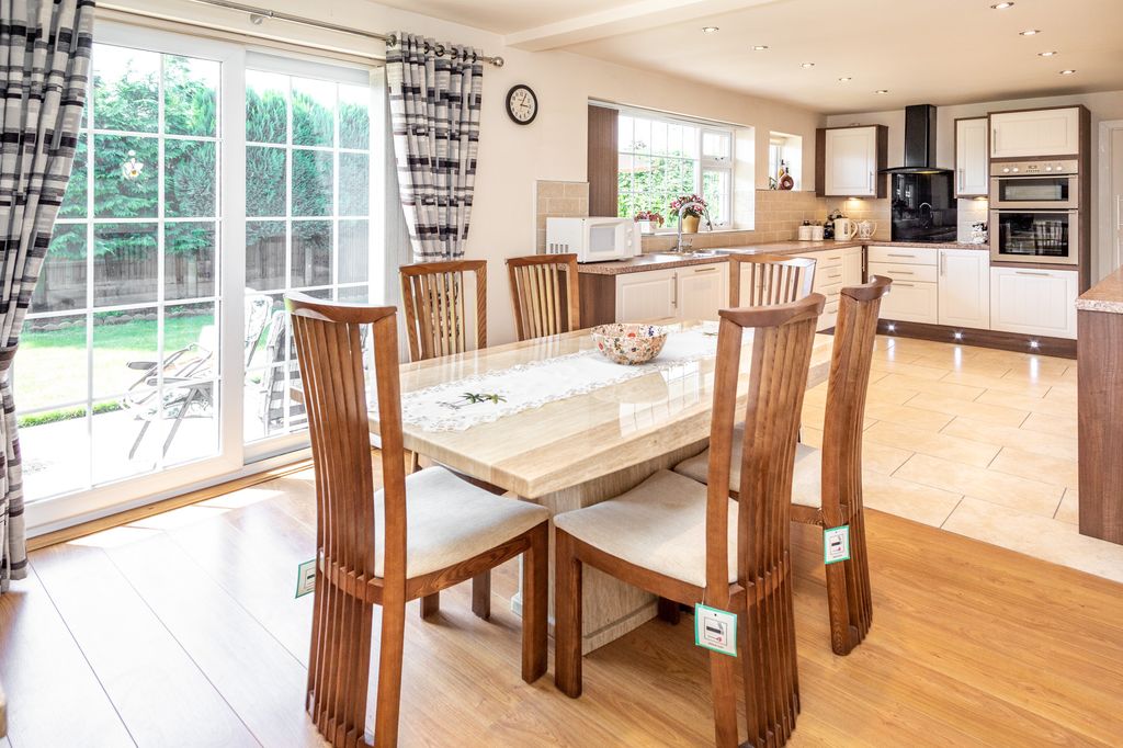 Property photo 3 of 15 0F5A0130