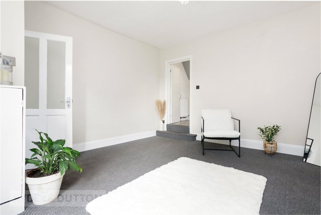 Property photo 1 of 25 Lounge