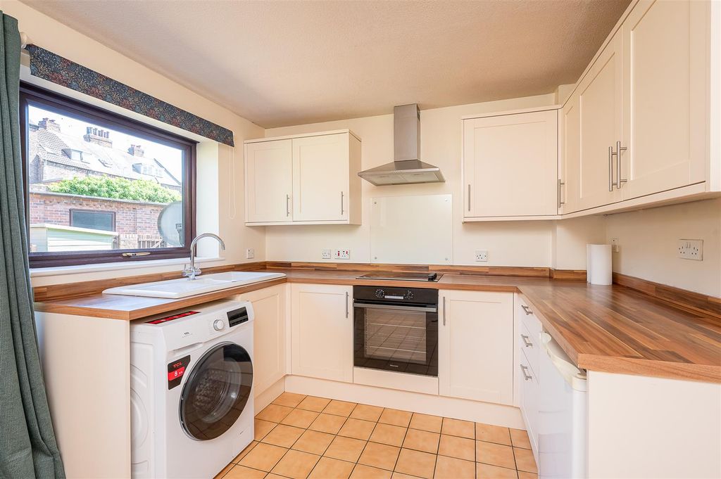 Property photo 3 of 12 Kitchen