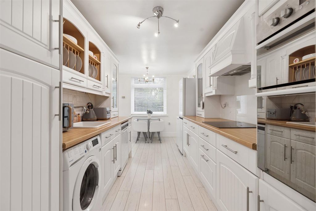 Property photo 2 of 19 37 Bazes Shaw-Hr21.Jpg