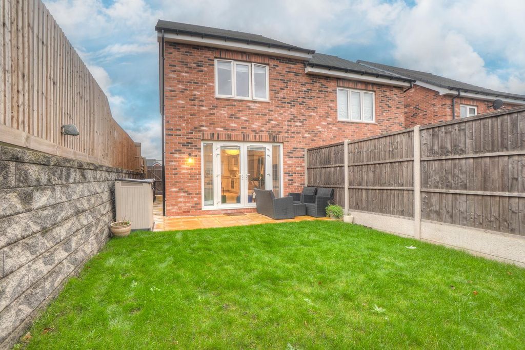 Property photo 2 of 17 Batched (9).Jpg