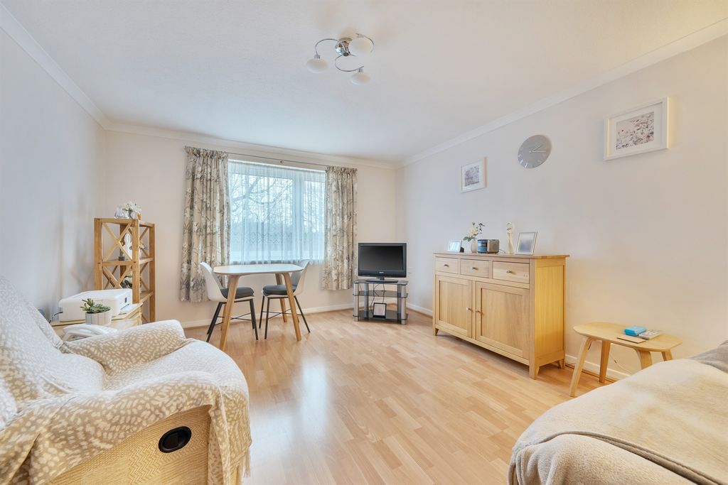 Property photo 2 of 10