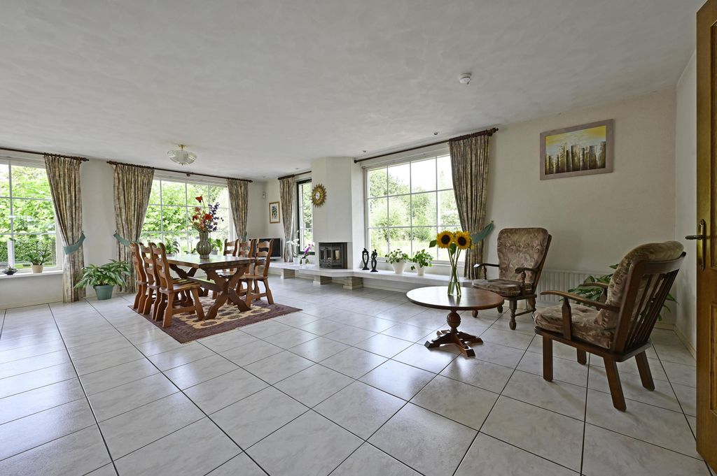 Property photo 2 of 39