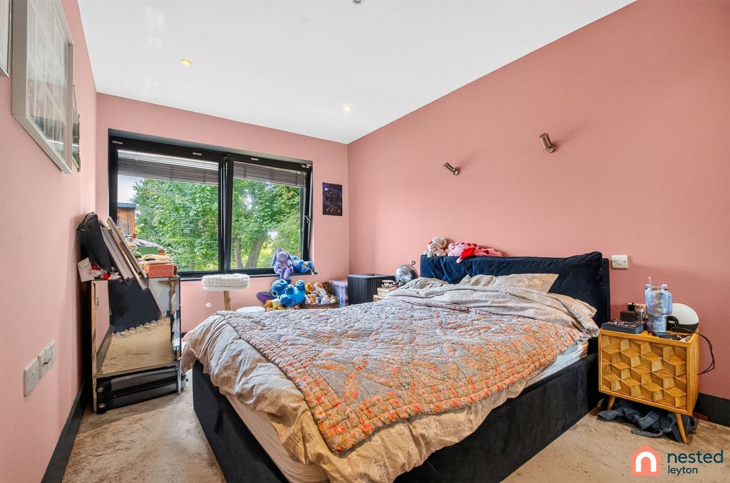 Property photo 3 of 16 Bedroom 1