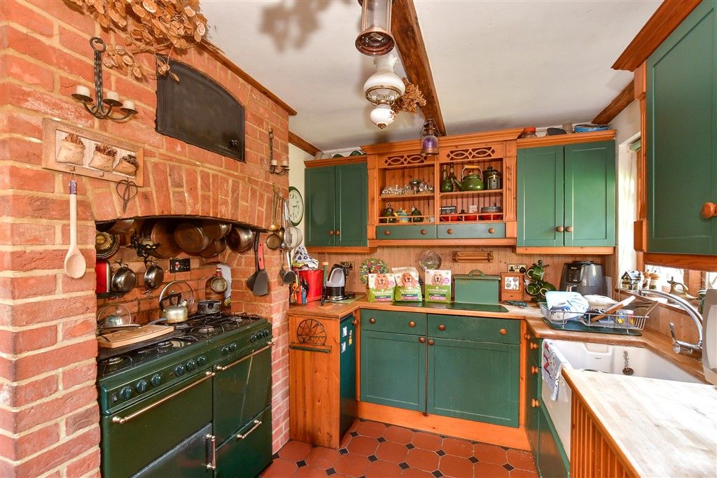 Property photo 1 of 10 Kitchen