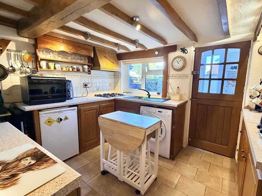 Property photo 2 of 10 Kitchen