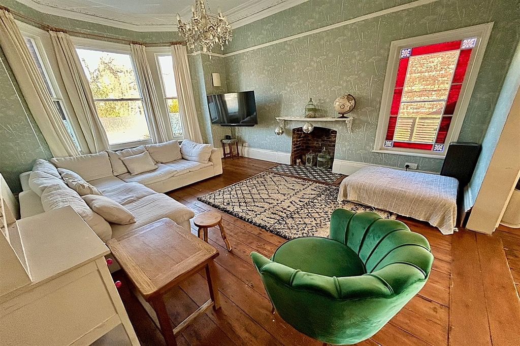 Property photo 3 of 34 Living Room