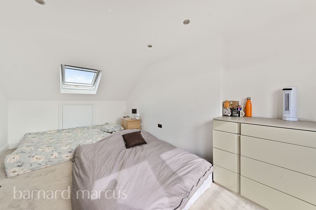 Property photo 3 of 8 Bedroom 1