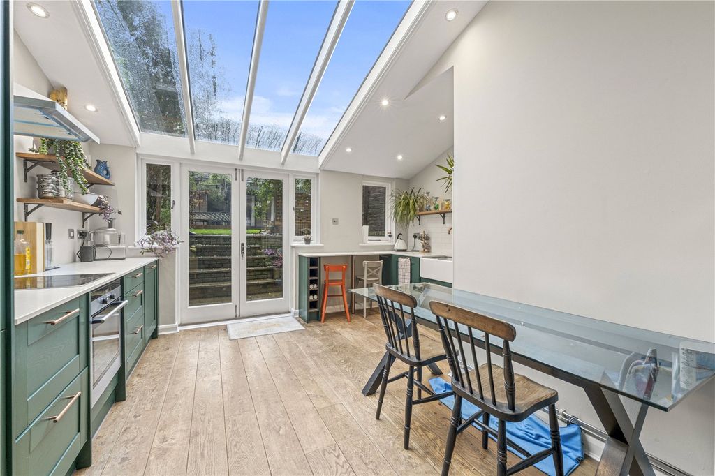 Property photo 3 of 10 Picture No. 12