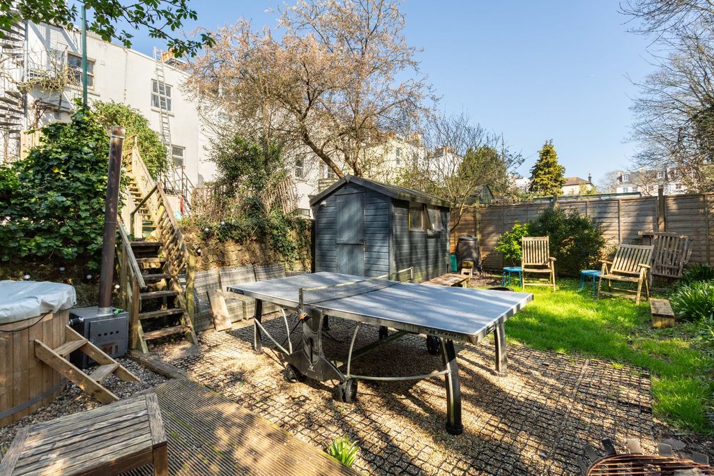 Property photo 3 of 31