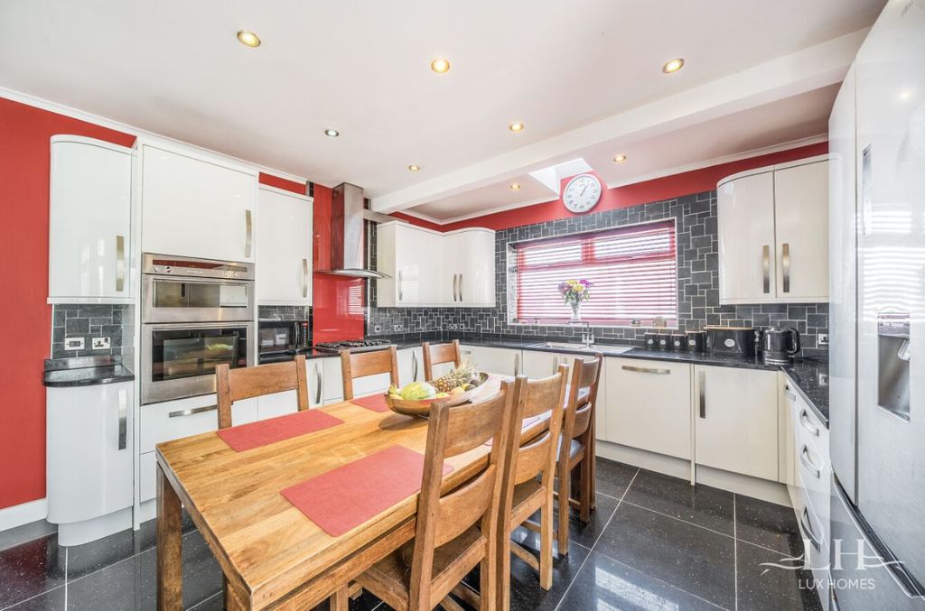 Property photo 3 of 32